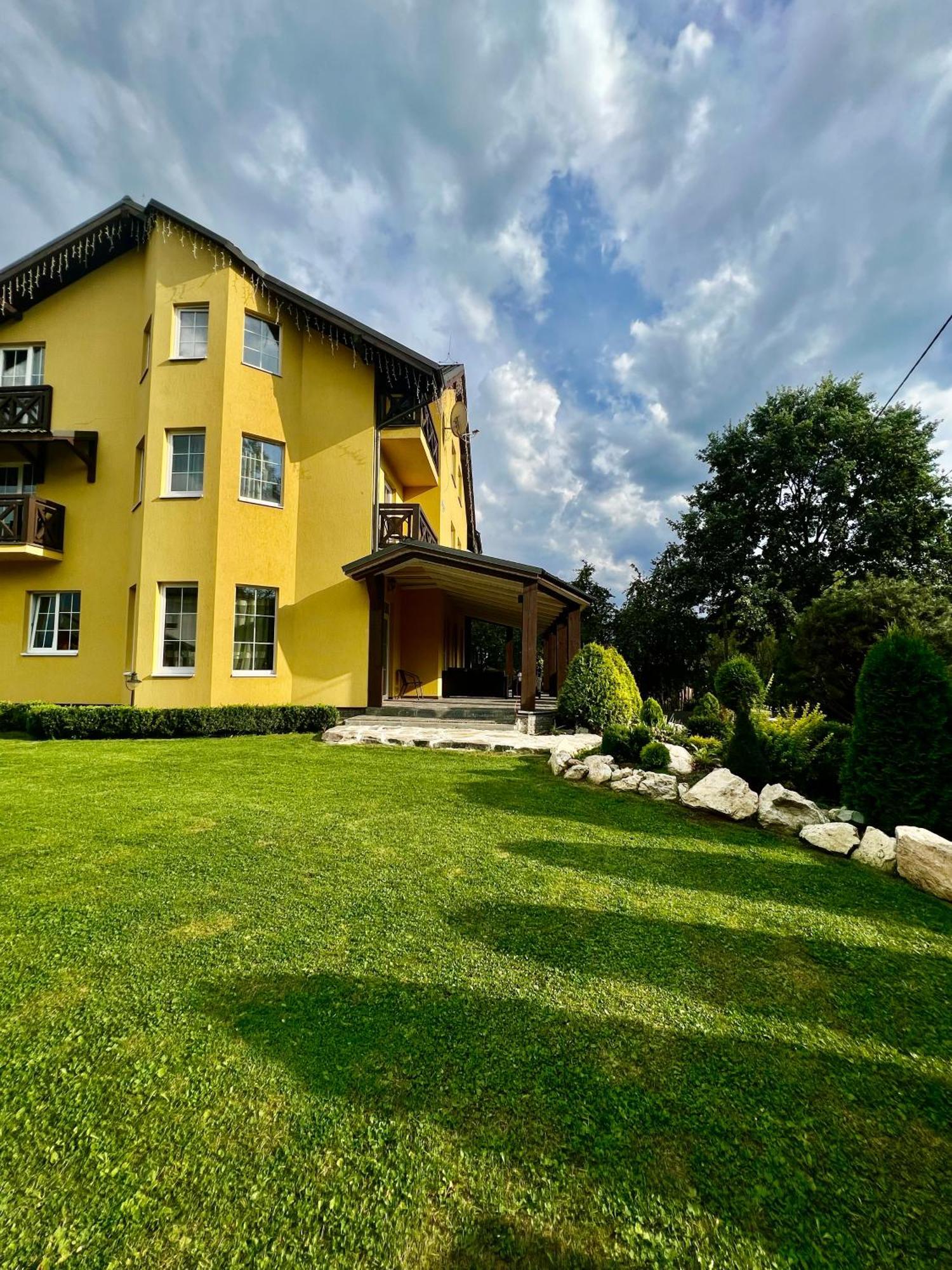 Arnica Hotel Yasinya Ngoại thất bức ảnh