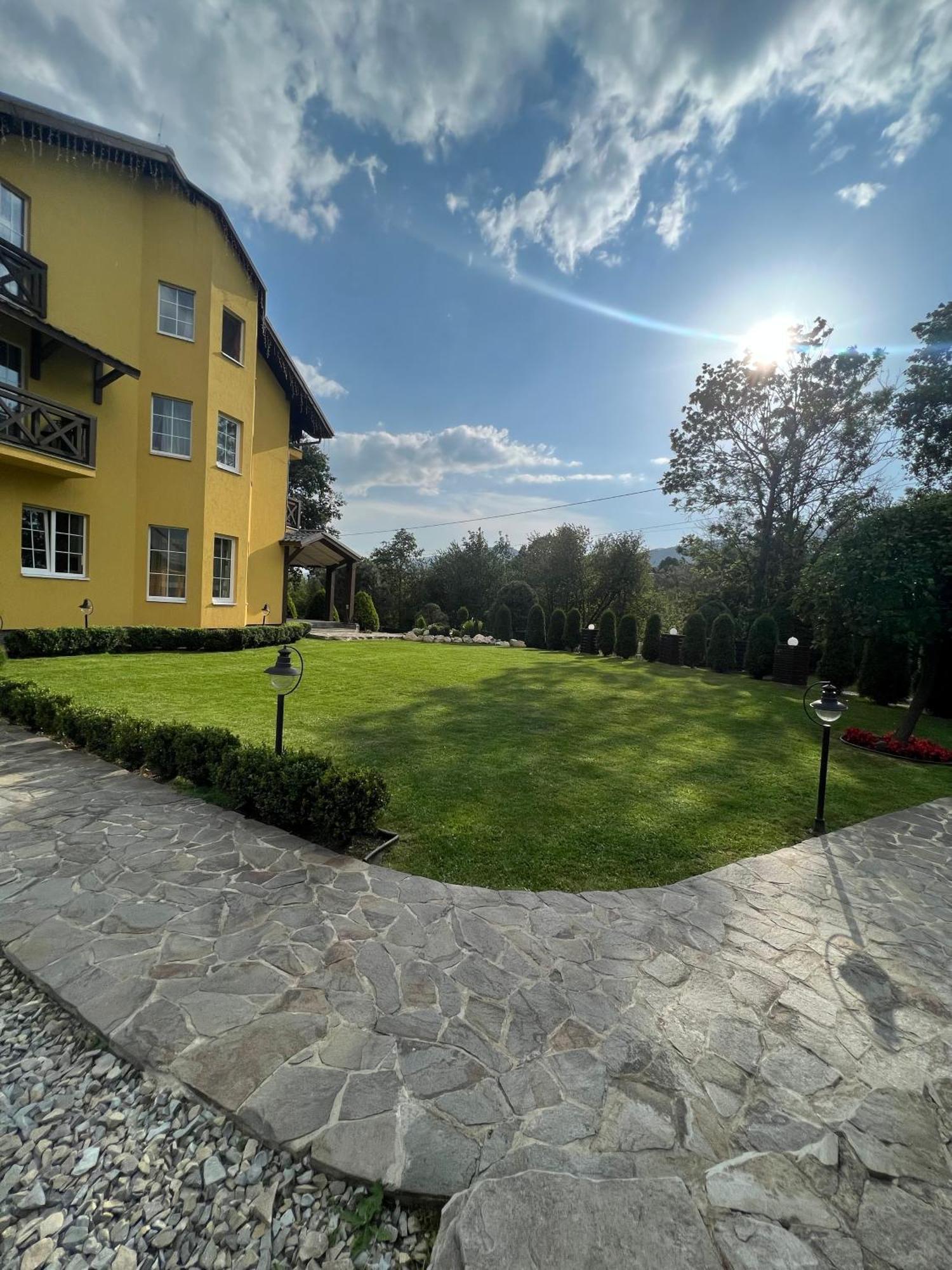Arnica Hotel Yasinya Ngoại thất bức ảnh