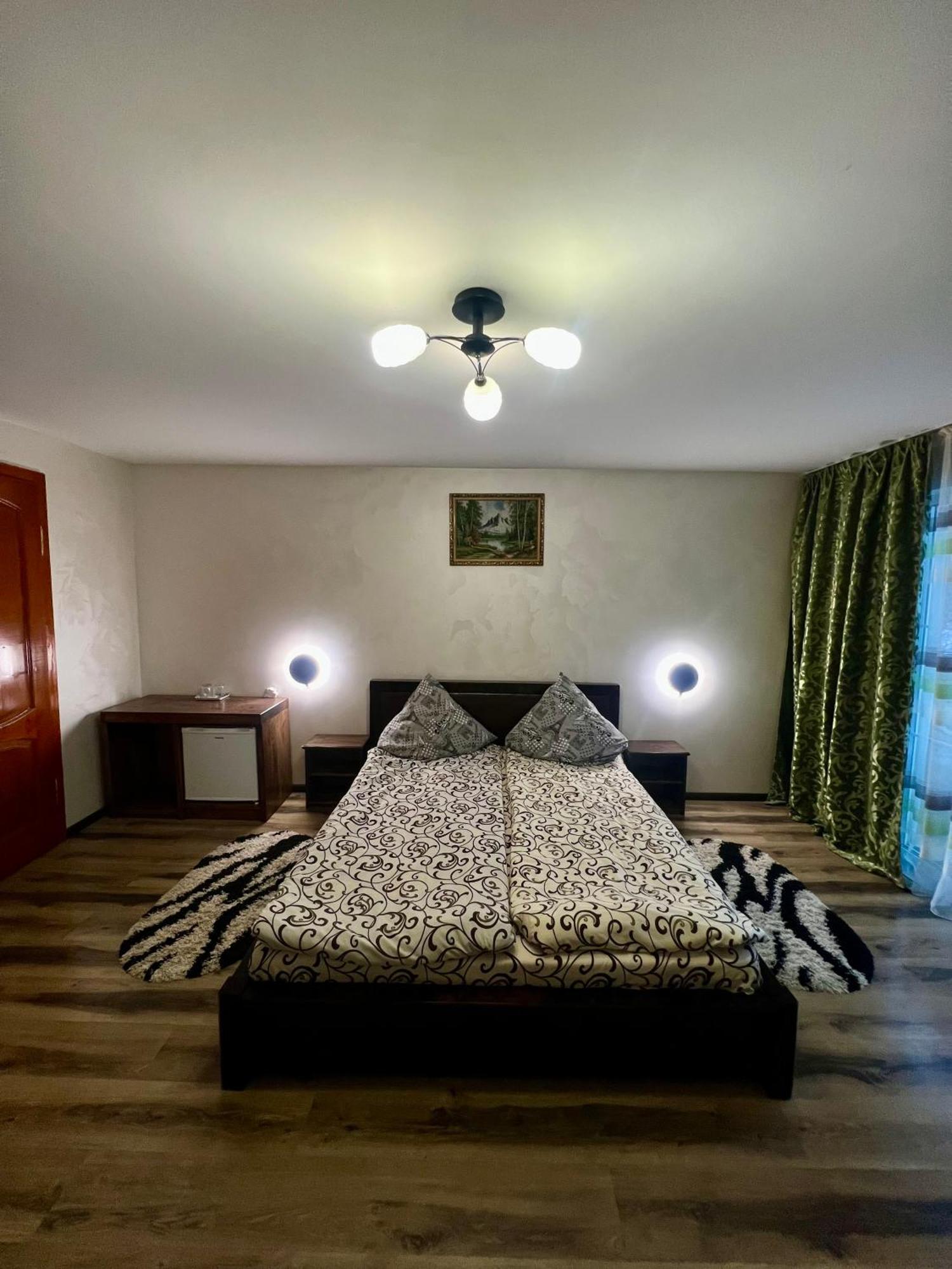 Arnica Hotel Yasinya Ngoại thất bức ảnh