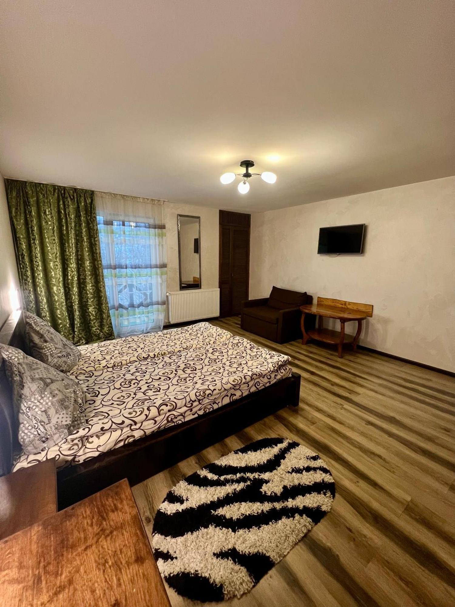 Arnica Hotel Yasinya Ngoại thất bức ảnh