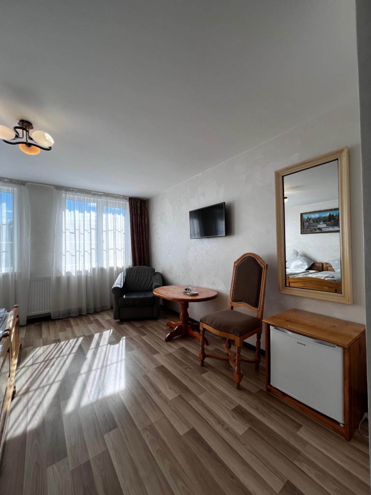 Arnica Hotel Yasinya Ngoại thất bức ảnh